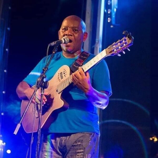 Xico Barata - Chanteur africain